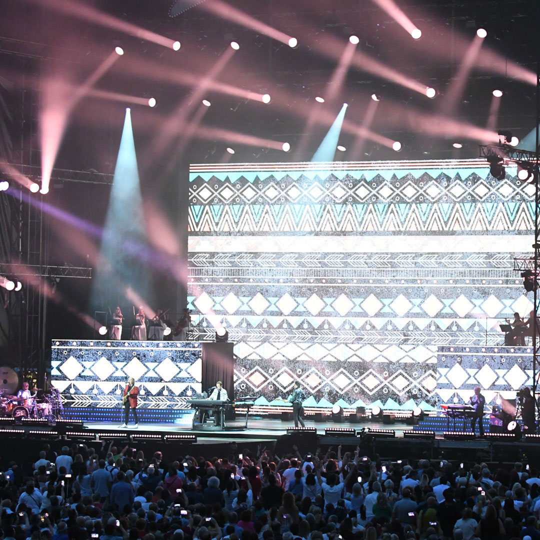 La spettacolare scenografia durante il concerto